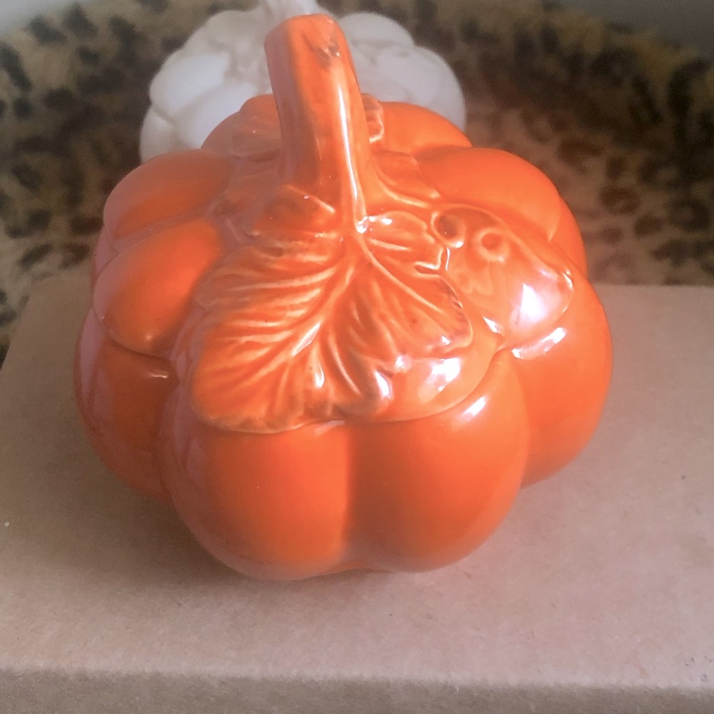 Handmade Ceramic Pumpkin Candle -pumpkin spice scent